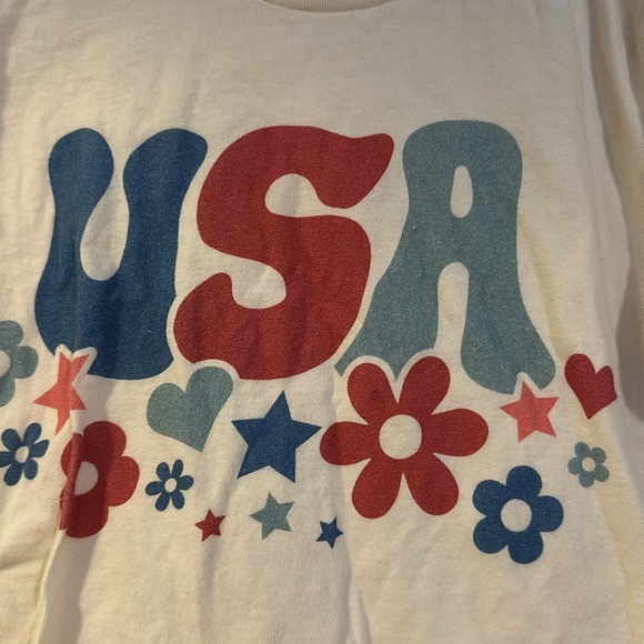 The cutest cream USA shirt with floral and hear details size small 6-8 - Picture 2 of 2